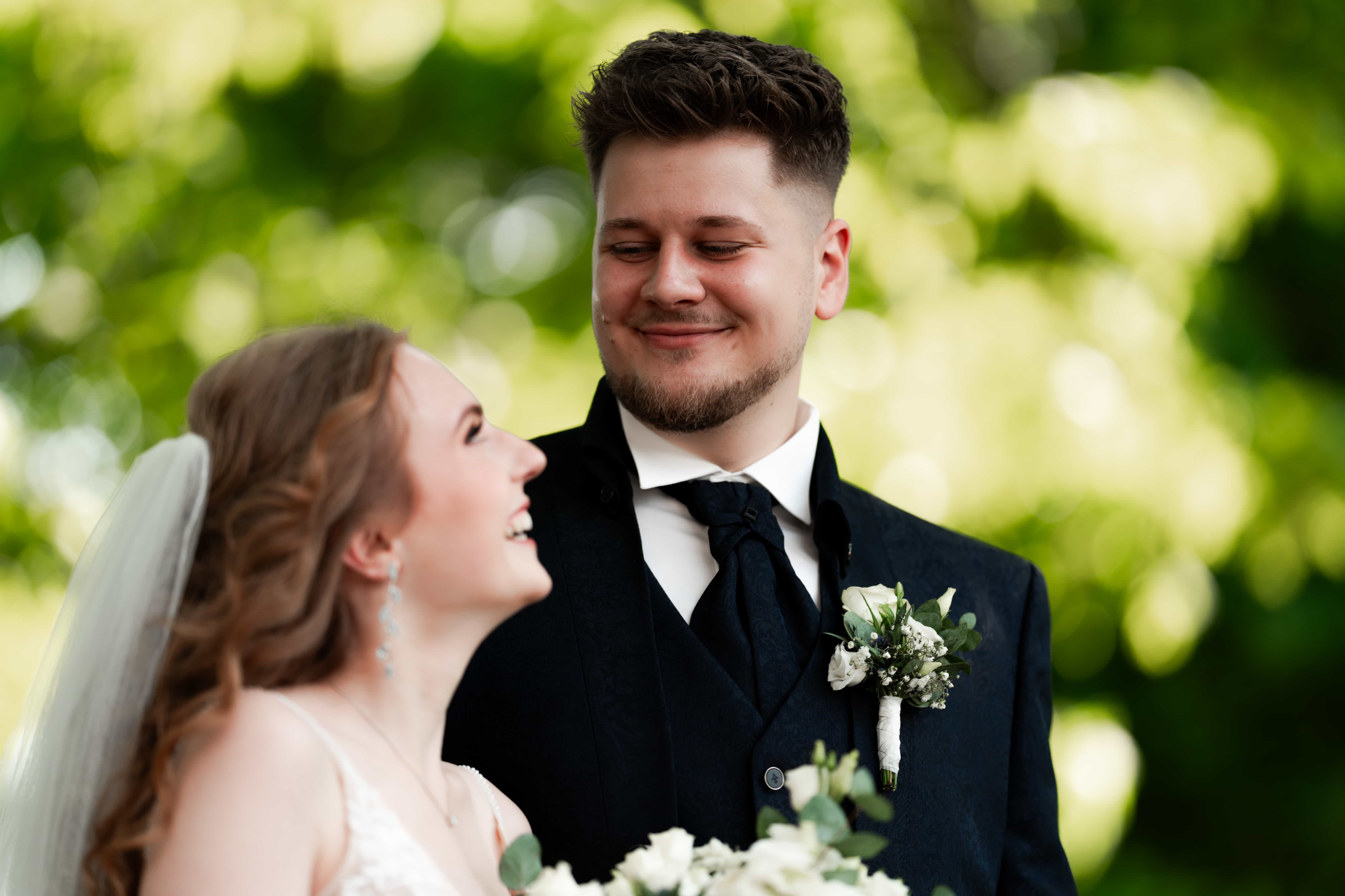 Hochzeitsfotograf Marie & David – Gäste feiern auf der Hochzeit